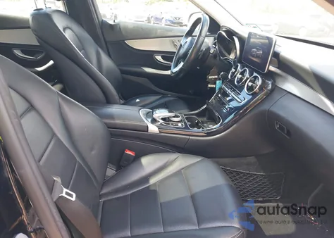 2015 Mercedes-Benz C 300 4Matic/Luxury 4Matic/Sport 4Matic z USA, uszkodzony, nr VIN 55SWF4KB9FU023915